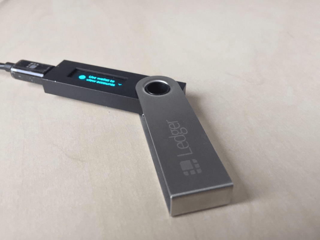 Аппаратный биткоин кошелек Ledger Nano S